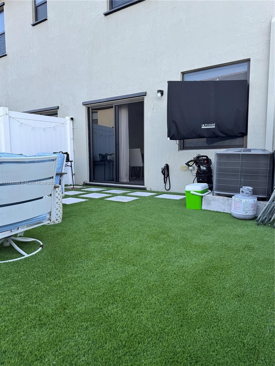 Real estate property located at 11449 34th Ln, Miami-dade, Aquabella North, Hialeah, FL