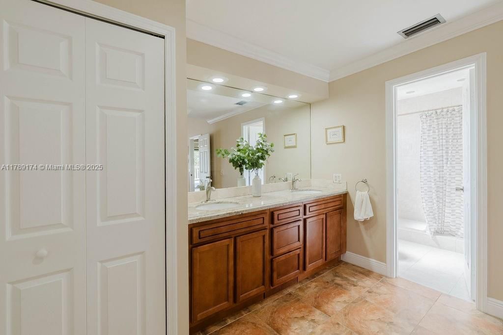 Real estate property located at 4249 147th Ct, Miami-dade, Lakes Of The Meadow Patio, Miami, FL