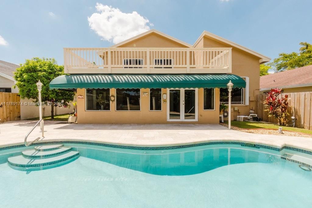 Real estate property located at 4249 147th Ct, Miami-dade, Lakes Of The Meadow Patio, Miami, FL