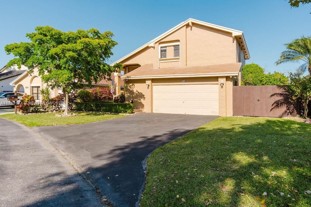 Real estate property located at 4249 147th Ct, Miami-dade, Lakes Of The Meadow Patio, Miami, FL