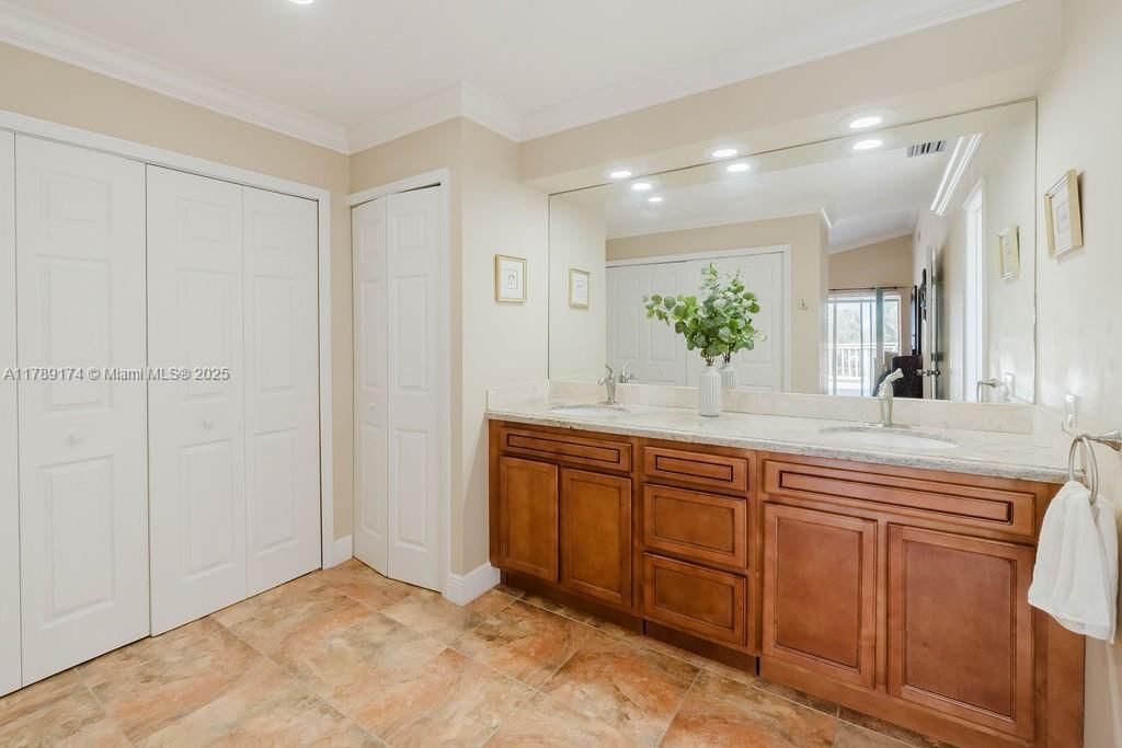 Real estate property located at 4249 147th Ct, Miami-dade, Lakes Of The Meadow Patio, Miami, FL