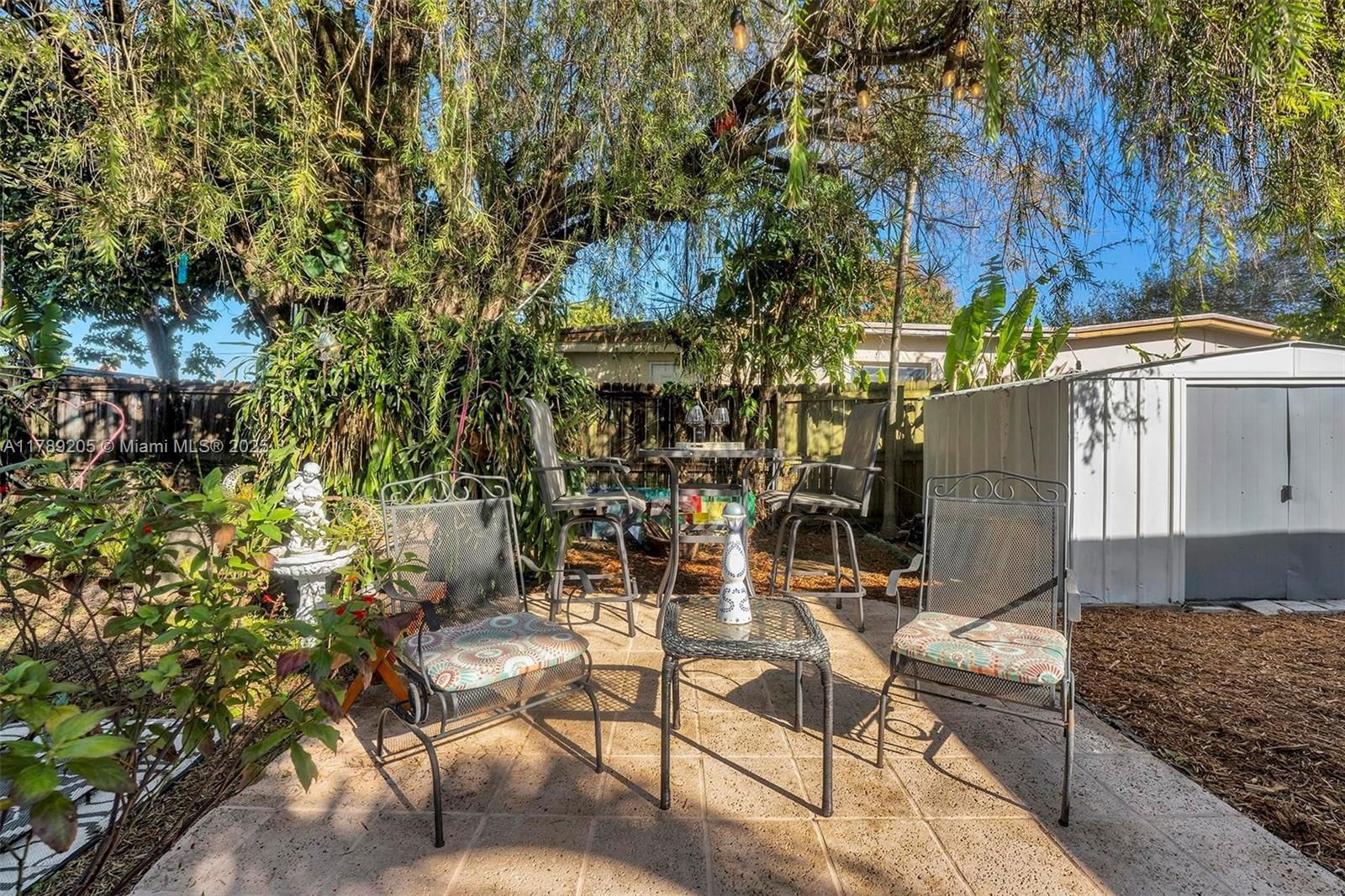 Real estate property located at 4240 112th Ave, Miami-dade, Westwood Lake, Miami, FL