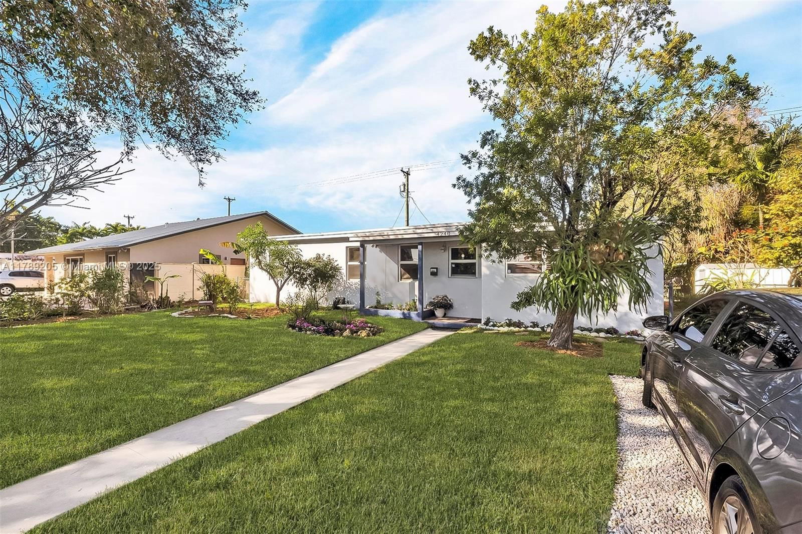 Real estate property located at 4240 112th Ave, Miami-dade, Westwood Lake, Miami, FL