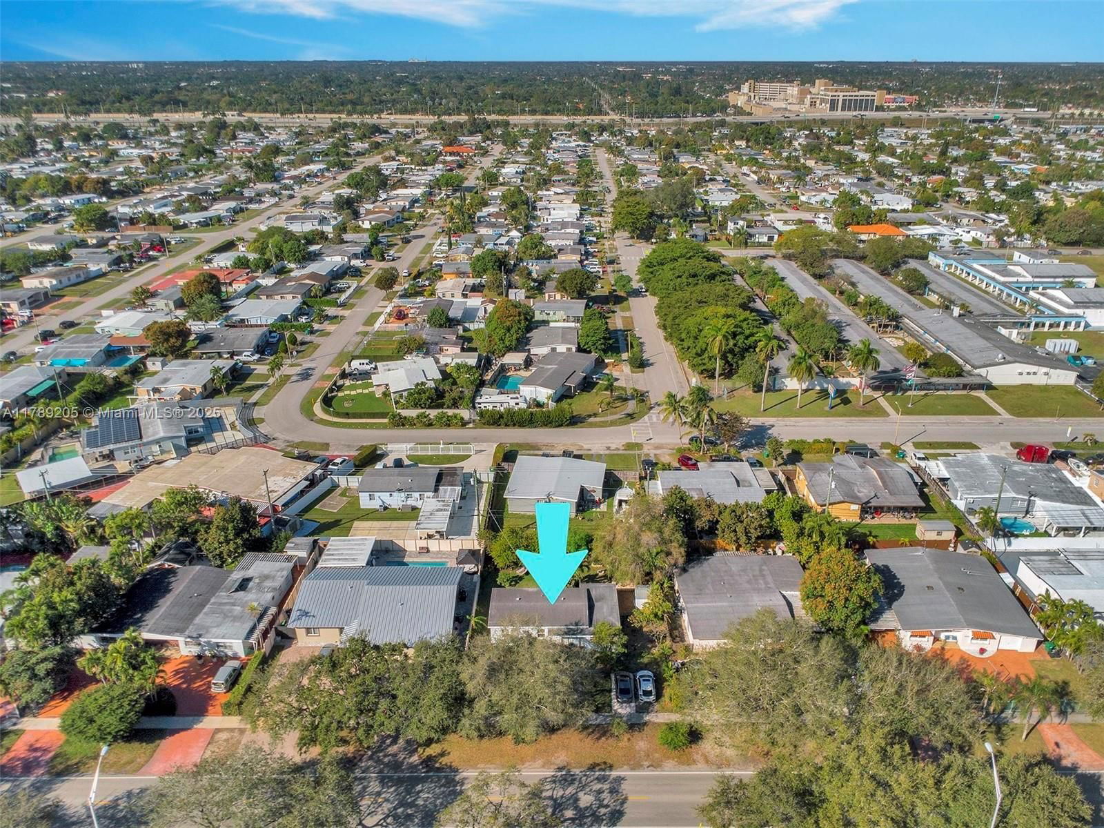 Real estate property located at 4240 112th Ave, Miami-dade, Westwood Lake, Miami, FL