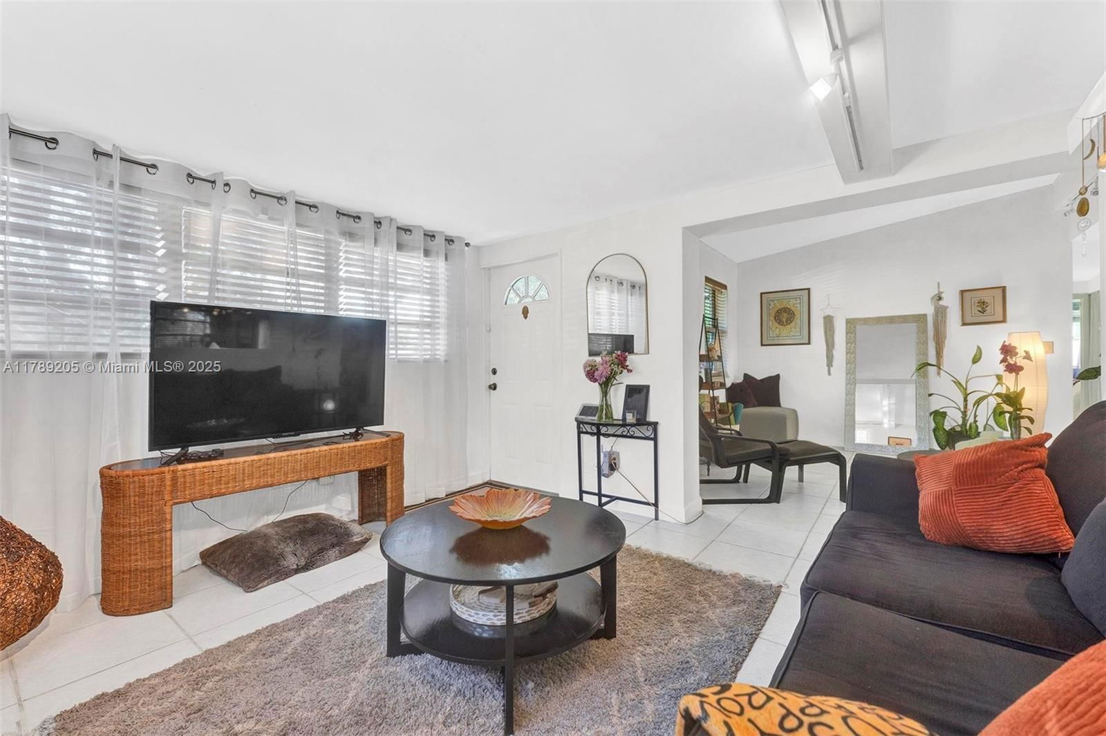 Real estate property located at 4240 112th Ave, Miami-dade, Westwood Lake, Miami, FL