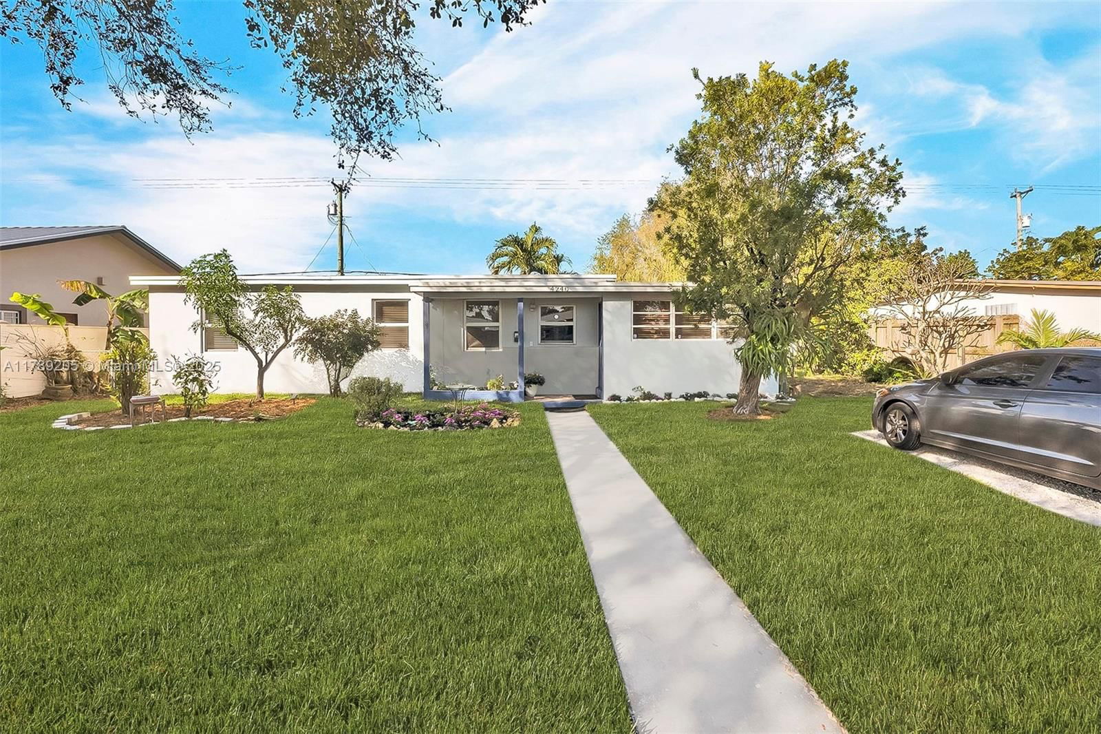 Real estate property located at 4240 112th Ave, Miami-dade, Westwood Lake, Miami, FL