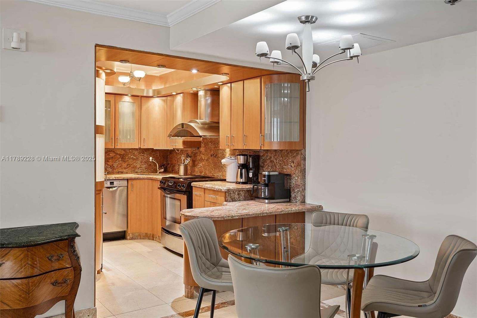 Real estate property located at 5225 Collins Ave #1117, Miami-dade, The Alexander Condo, Miami Beach, FL