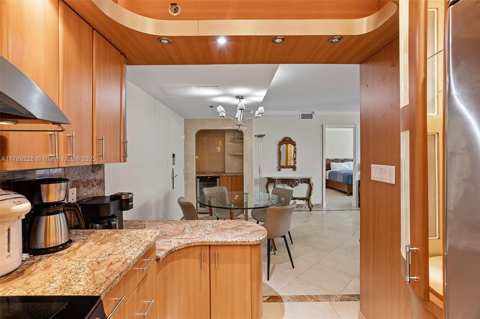 Real estate property located at 5225 Collins Ave #1117, Miami-dade, The Alexander Condo, Miami Beach, FL