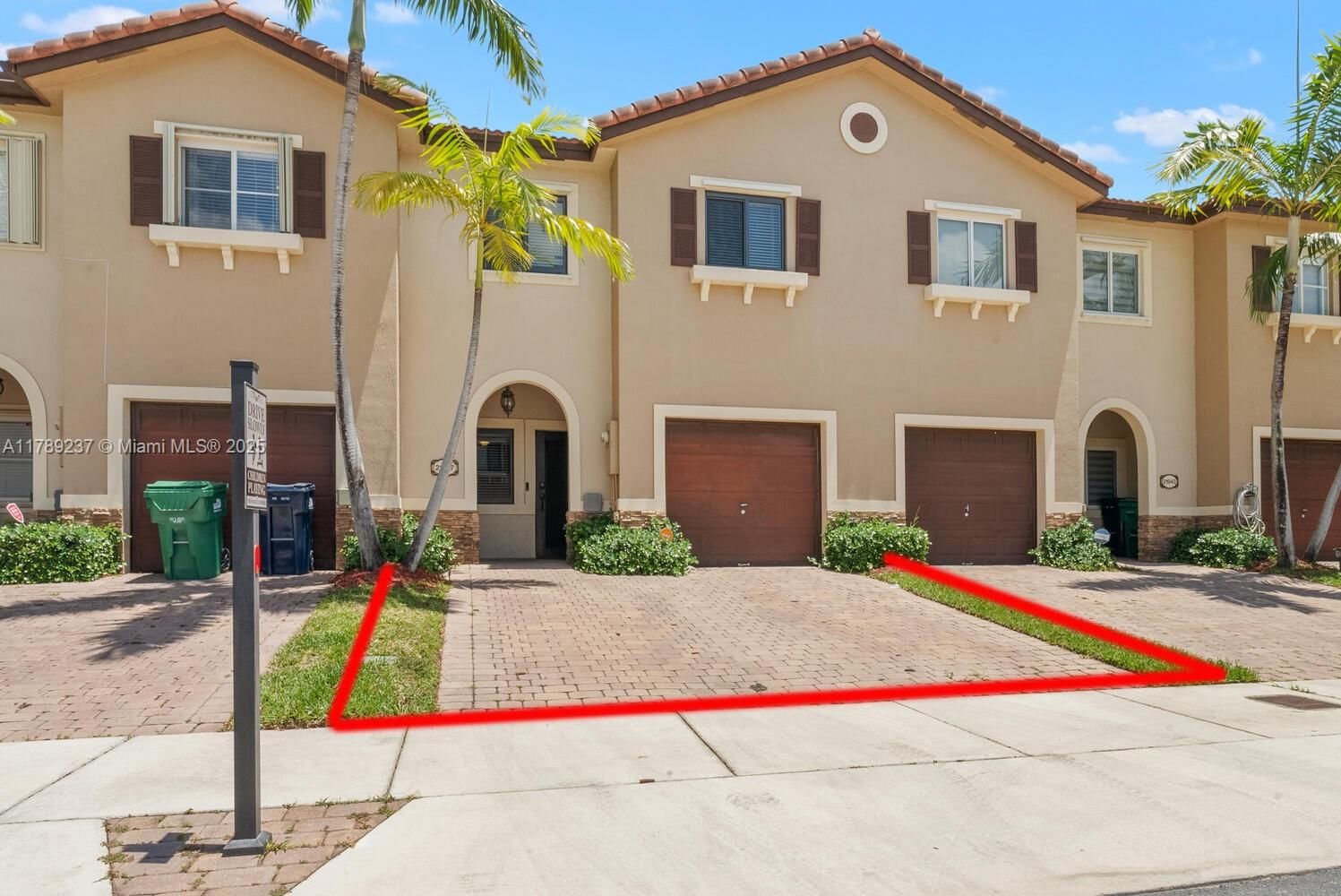 Real estate property located at 21937 88th Path, Miami-dade, Lakes By The Bay Jay, Cutler Bay, FL