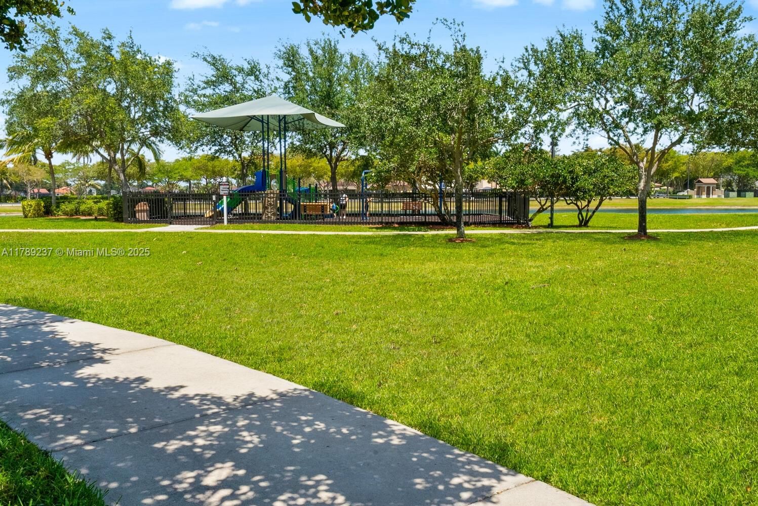 Real estate property located at 21937 88th Path, Miami-dade, Lakes By The Bay Jay, Cutler Bay, FL