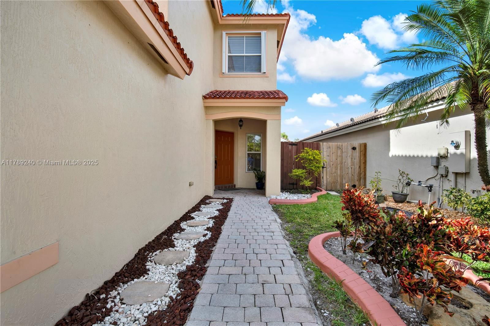 Real estate property located at 1979 13th St, Miami-dade, Shores At Keys Gate, Homestead, FL