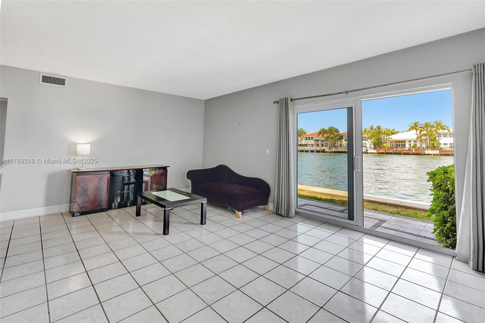 Real estate property located at 2200 Ocean Dr N116, Broward, Waterway @ Hollywood Beac, Hollywood, FL