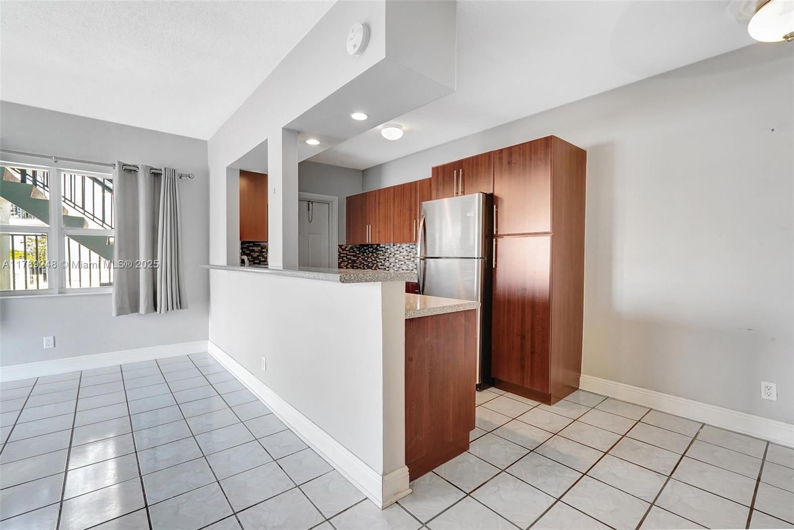 Real estate property located at 2200 Ocean Dr N116, Broward, Waterway @ Hollywood Beac, Hollywood, FL
