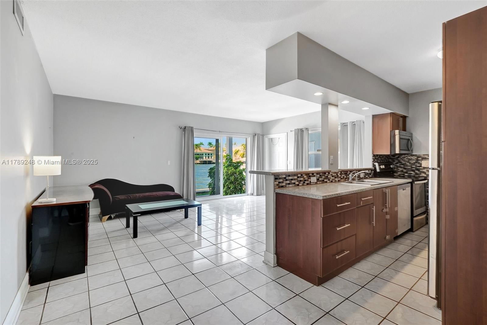 Real estate property located at 2200 Ocean Dr N116, Broward, Waterway @ Hollywood Beac, Hollywood, FL