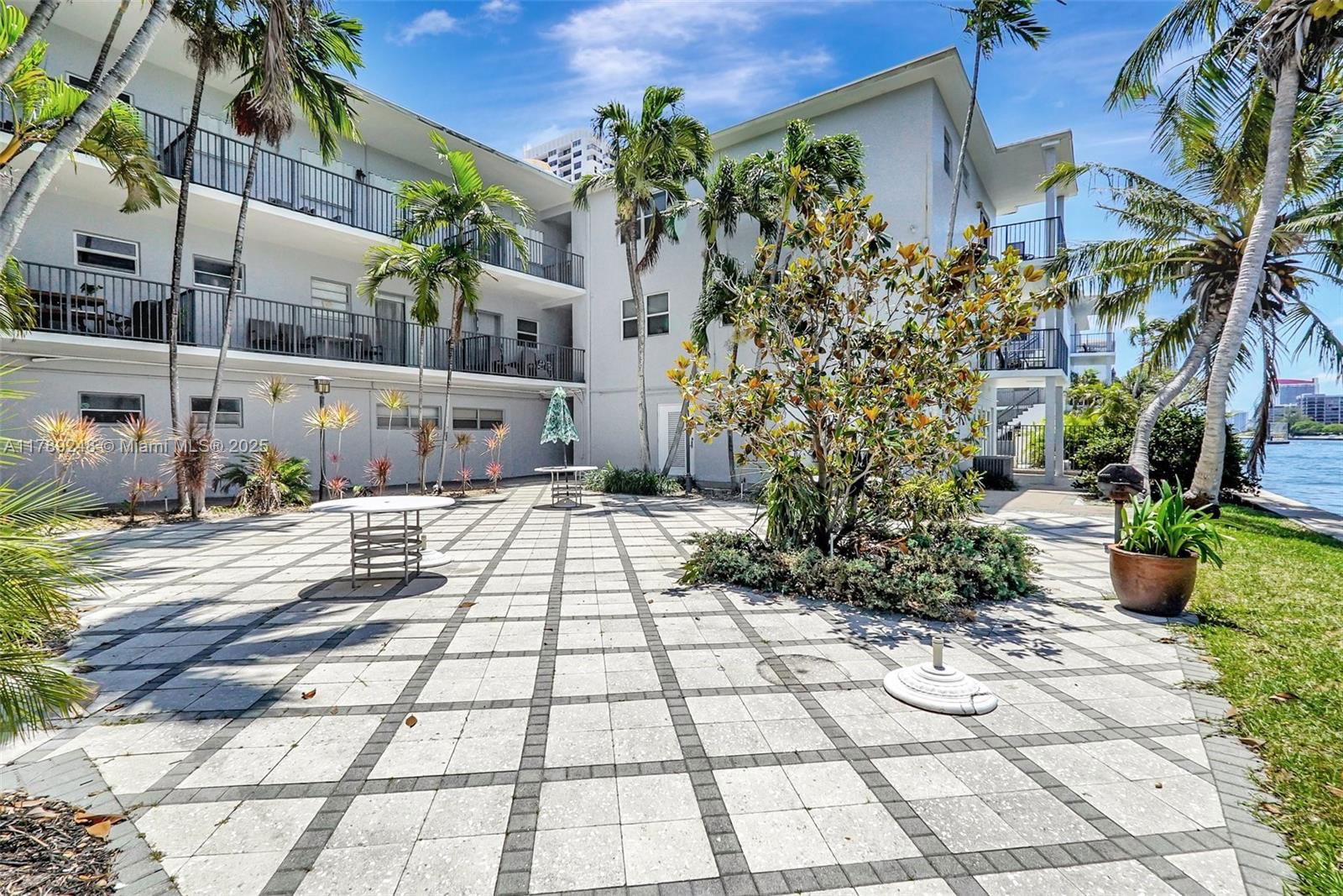 Real estate property located at 2200 Ocean Dr N116, Broward, Waterway @ Hollywood Beac, Hollywood, FL