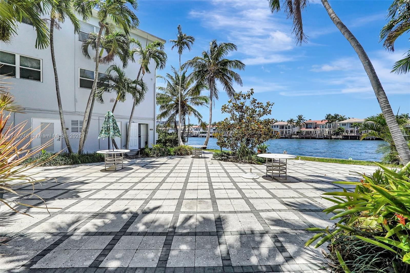 Real estate property located at 2200 Ocean Dr N116, Broward, Waterway @ Hollywood Beac, Hollywood, FL