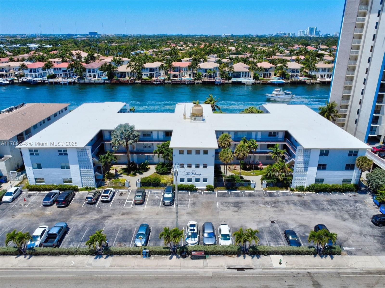 Real estate property located at 2200 Ocean Dr N116, Broward, Waterway @ Hollywood Beac, Hollywood, FL