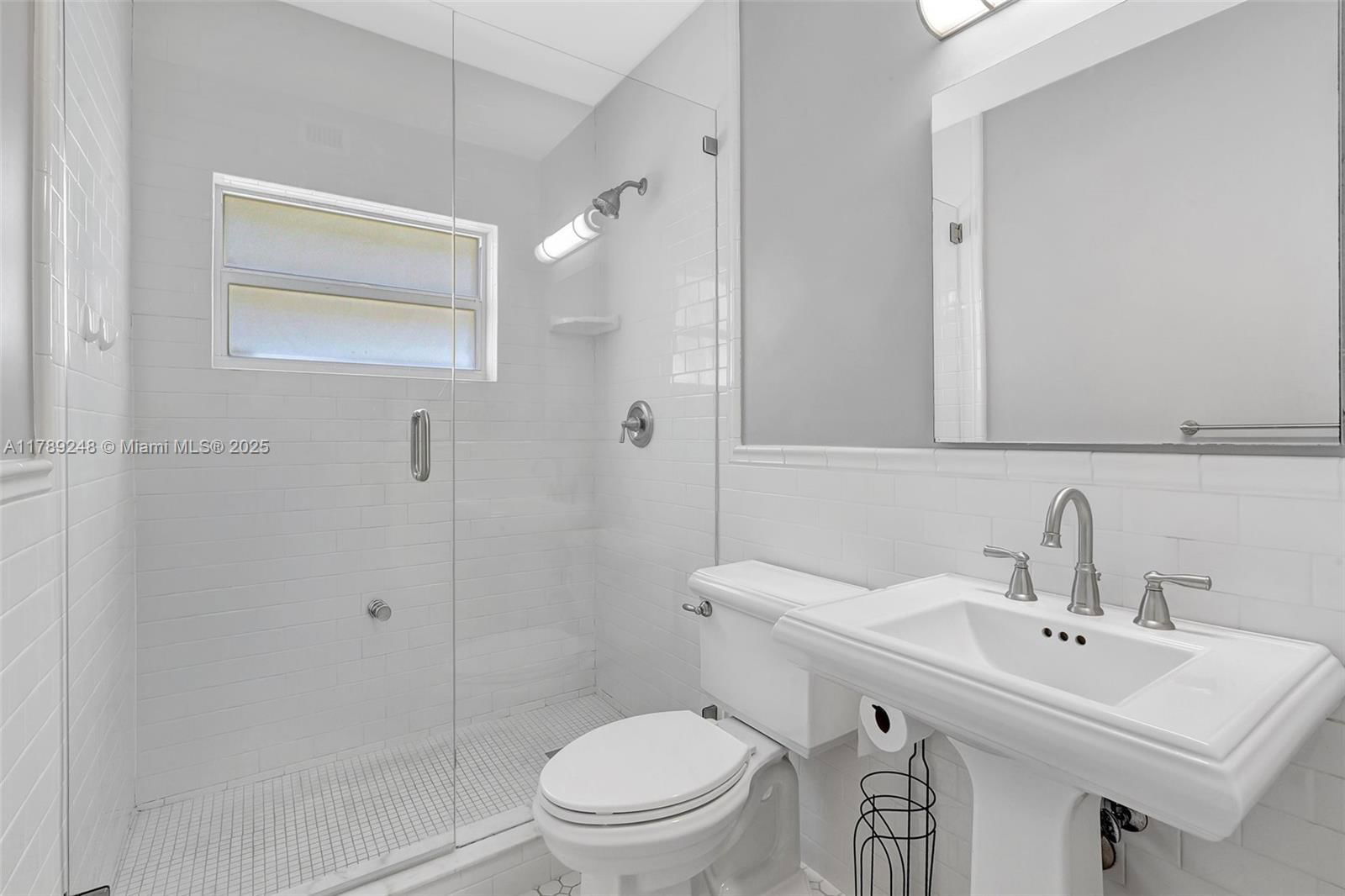 Real estate property located at 2200 Ocean Dr N116, Broward, Waterway @ Hollywood Beac, Hollywood, FL