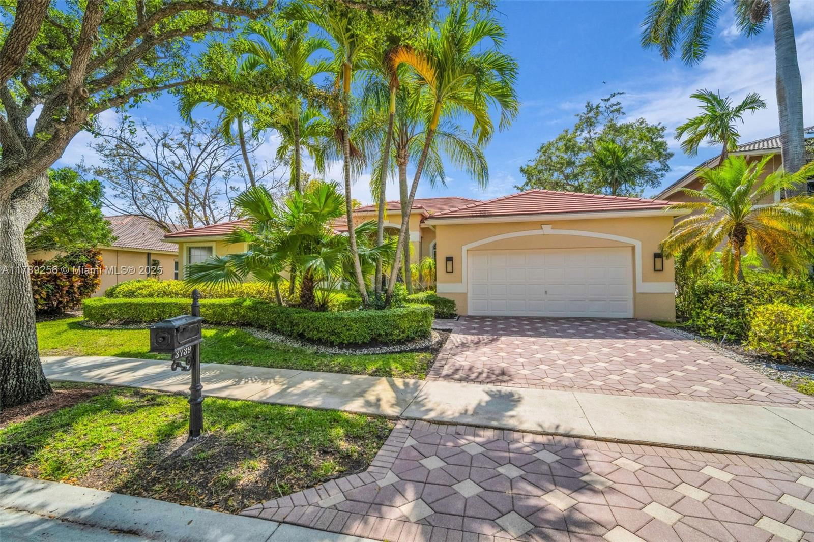 Real estate property located at 3739 Oak Ridge Cir, Broward, Sectors 8 9 And 10 Plat, Weston, FL
