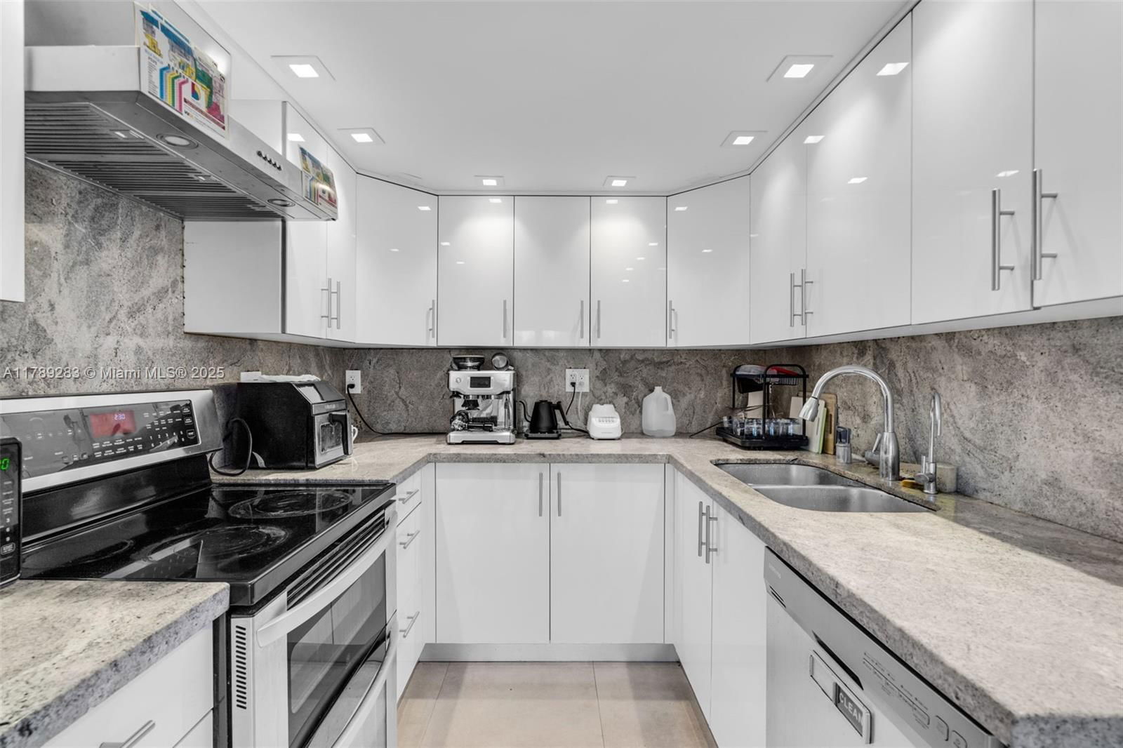 Real estate property located at 1086 5th Ct, Broward, U S Lend Lease Plat No On, Dania Beach, FL