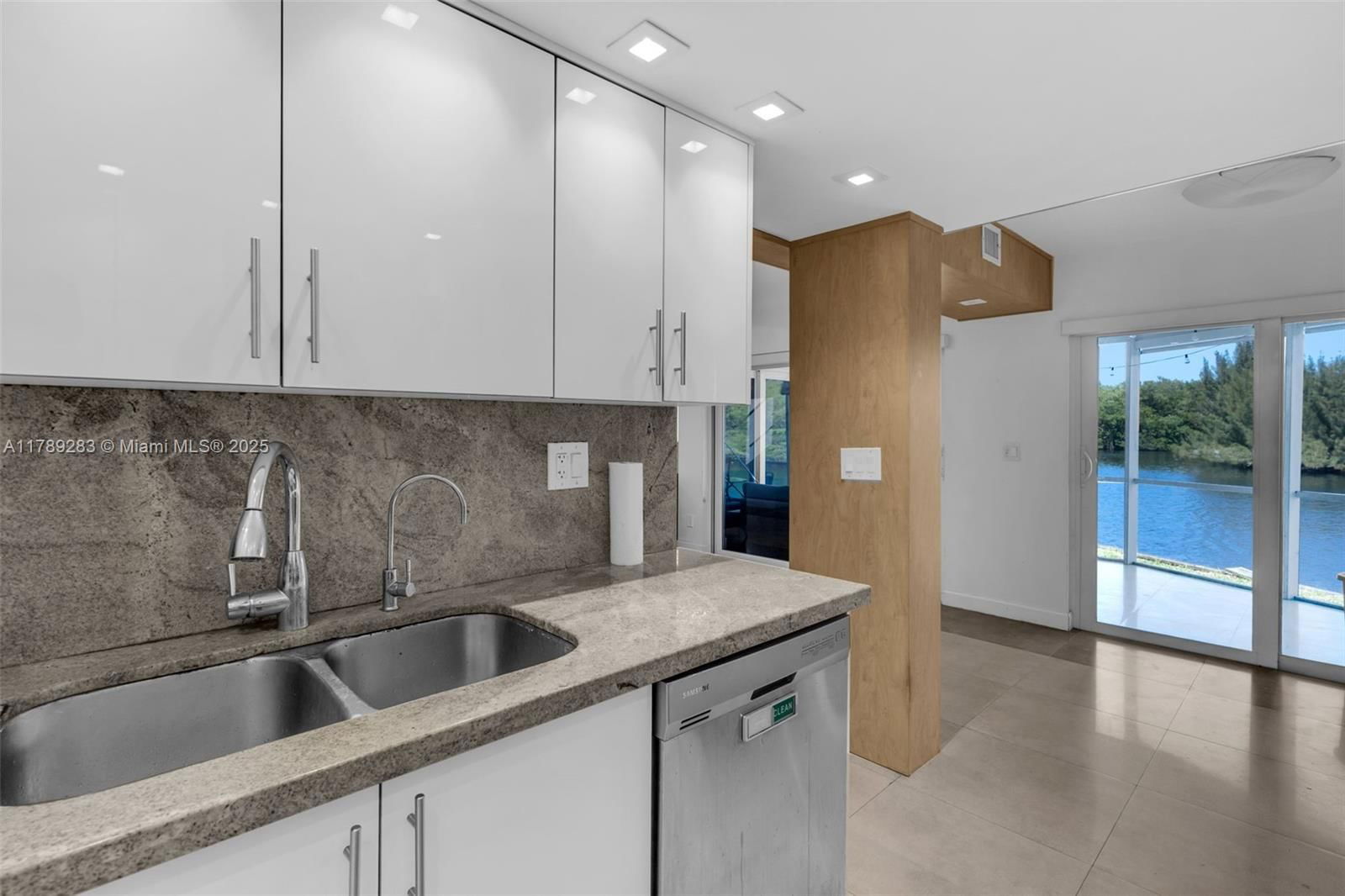 Real estate property located at 1086 5th Ct, Broward, U S Lend Lease Plat No On, Dania Beach, FL