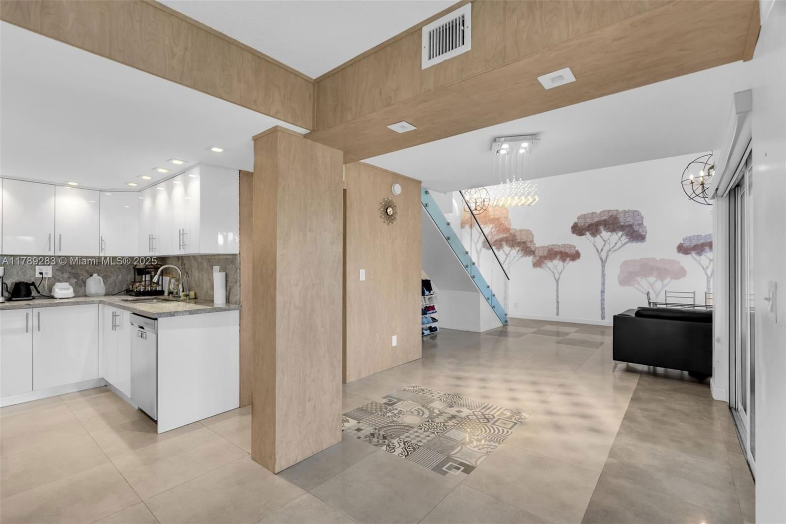 Real estate property located at 1086 5th Ct, Broward, U S Lend Lease Plat No On, Dania Beach, FL