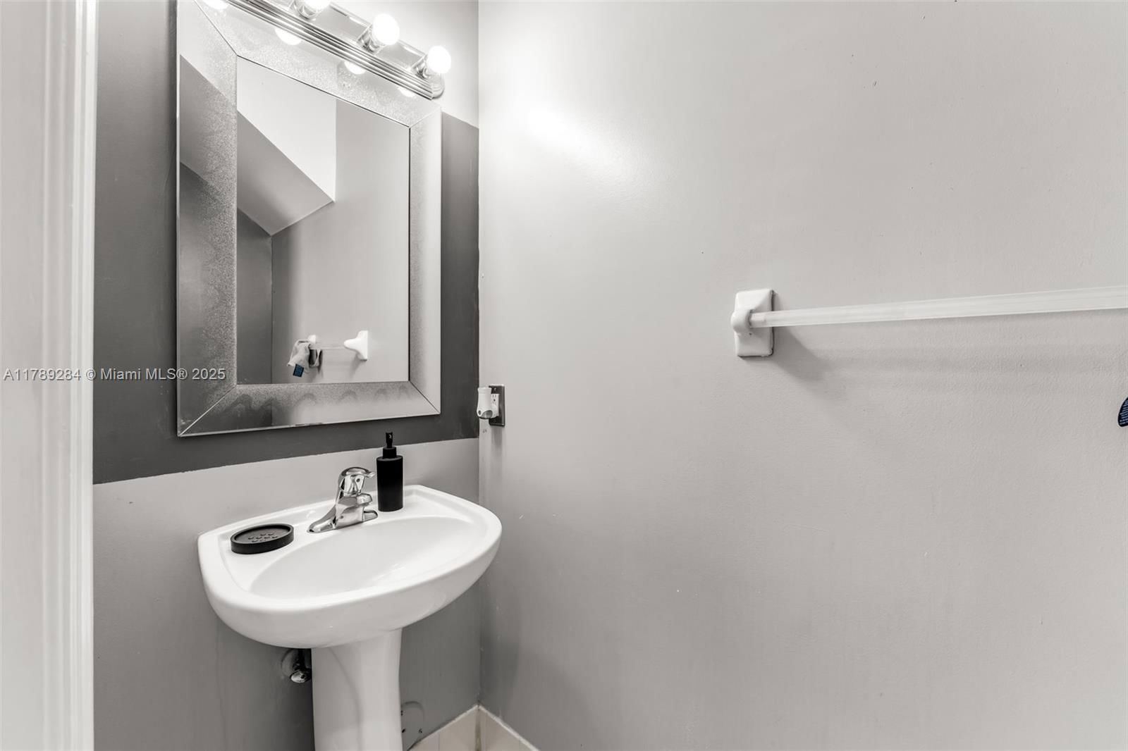 Real estate property located at 9371 221st Way, Miami-dade, Lakes By The Bay Cee, Cutler Bay, FL