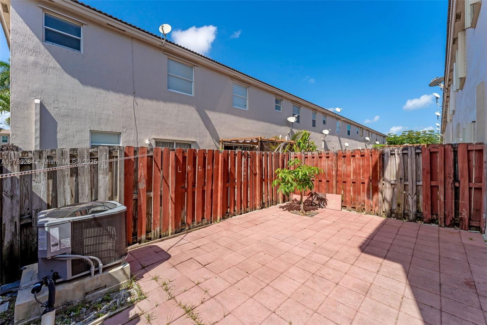 Real estate property located at 9371 221st Way, Miami-dade, Lakes By The Bay Cee, Cutler Bay, FL