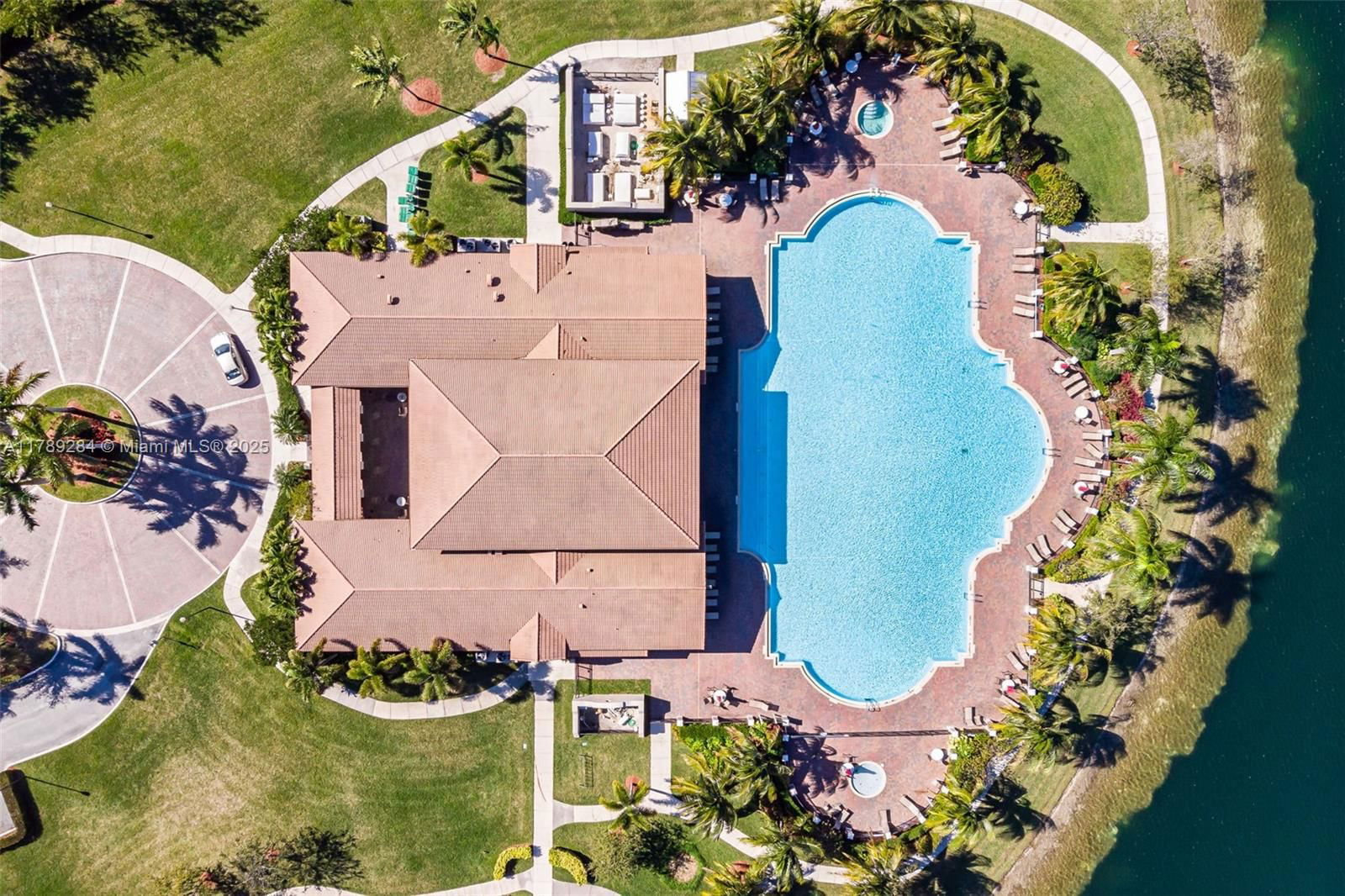 Real estate property located at 9371 221st Way, Miami-dade, Lakes By The Bay Cee, Cutler Bay, FL