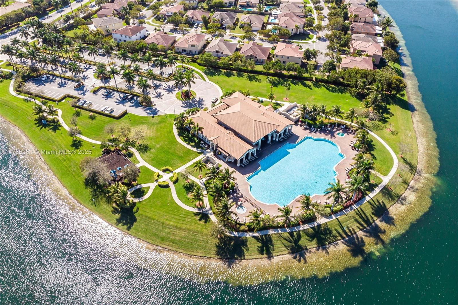 Real estate property located at 9371 221st Way, Miami-dade, Lakes By The Bay Cee, Cutler Bay, FL