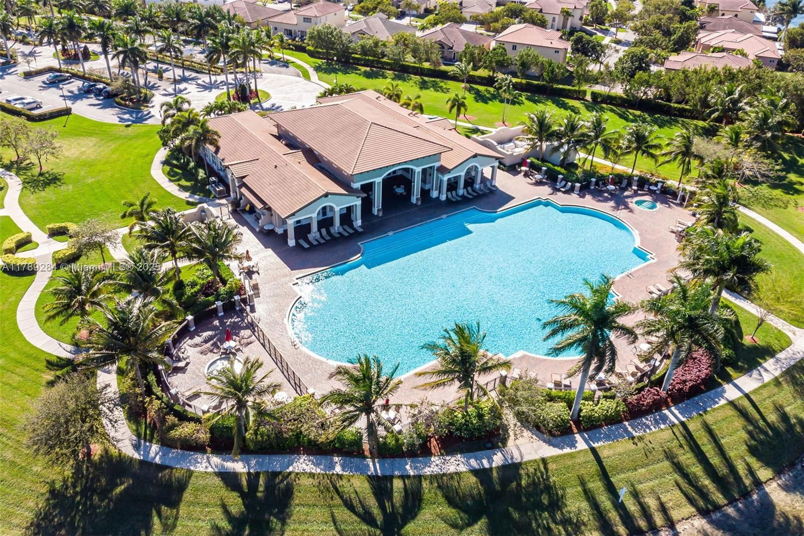 Real estate property located at 9371 221st Way, Miami-dade, Lakes By The Bay Cee, Cutler Bay, FL