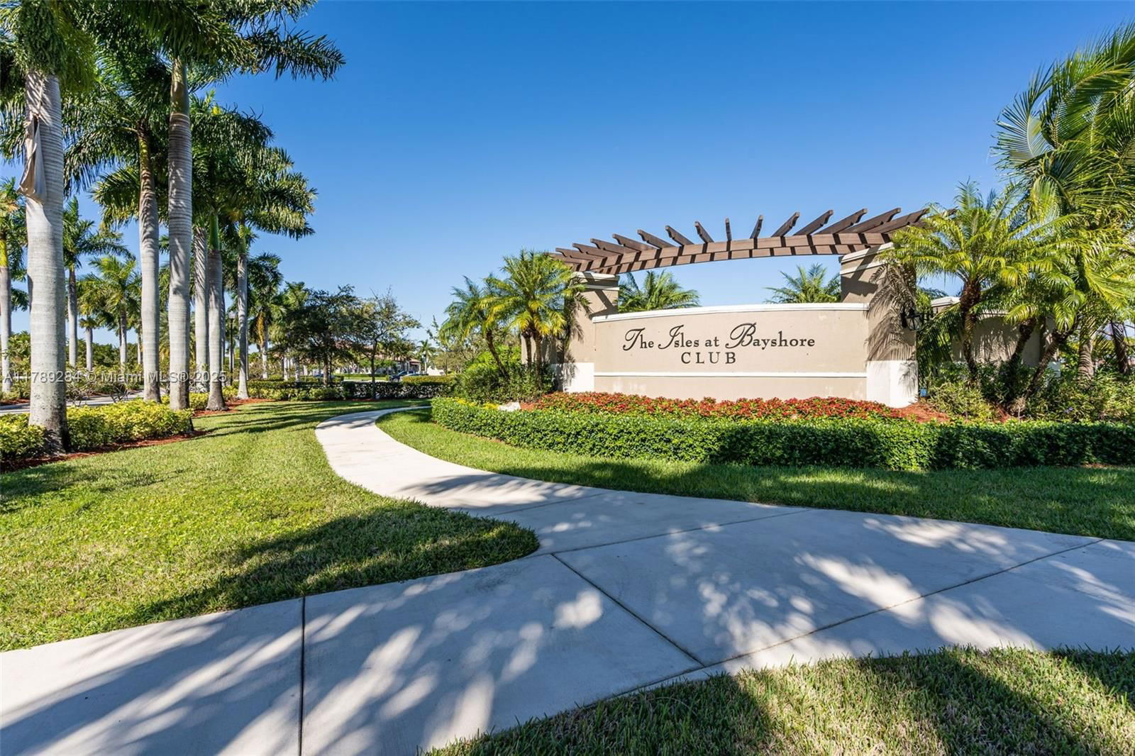 Real estate property located at 9371 221st Way, Miami-dade, Lakes By The Bay Cee, Cutler Bay, FL