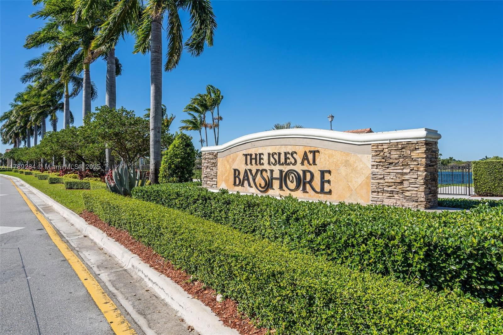 Real estate property located at 9371 221st Way, Miami-dade, Lakes By The Bay Cee, Cutler Bay, FL