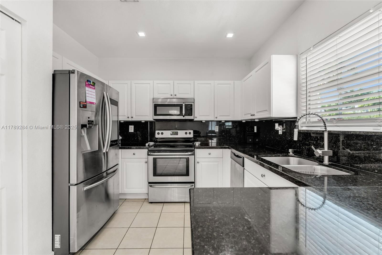 Real estate property located at 9371 221st Way, Miami-dade, Lakes By The Bay Cee, Cutler Bay, FL