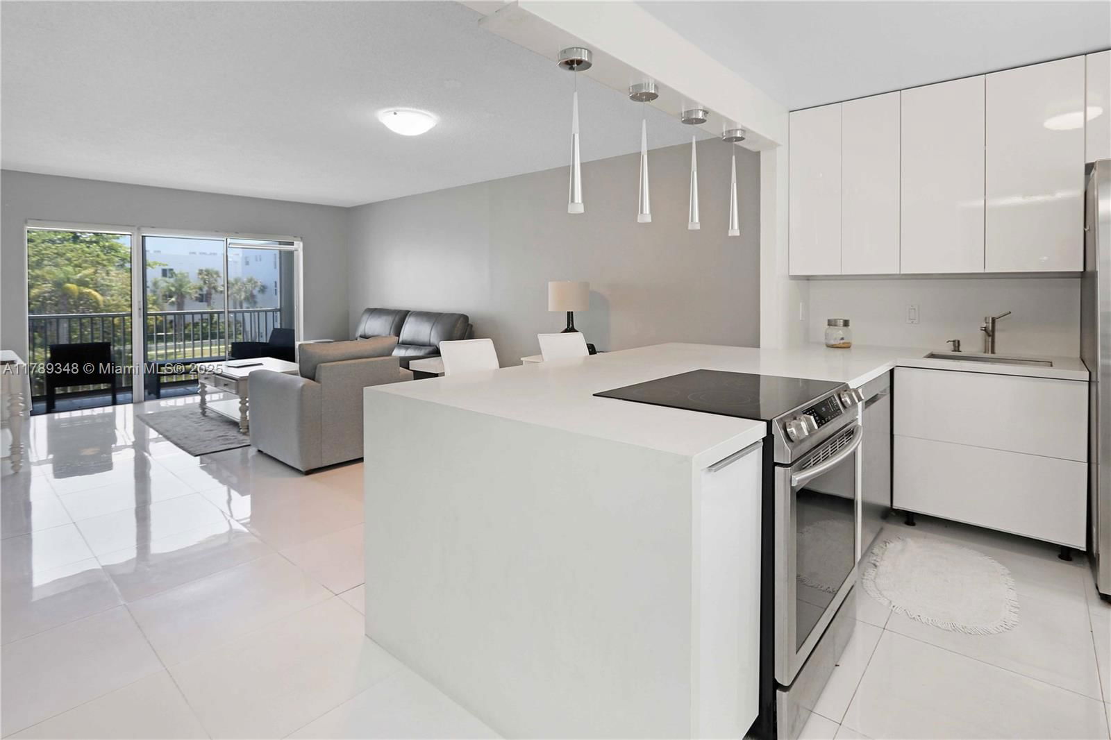 Real estate property located at 600 2nd St #308, Broward, Danians North Condo, Dania Beach, FL
