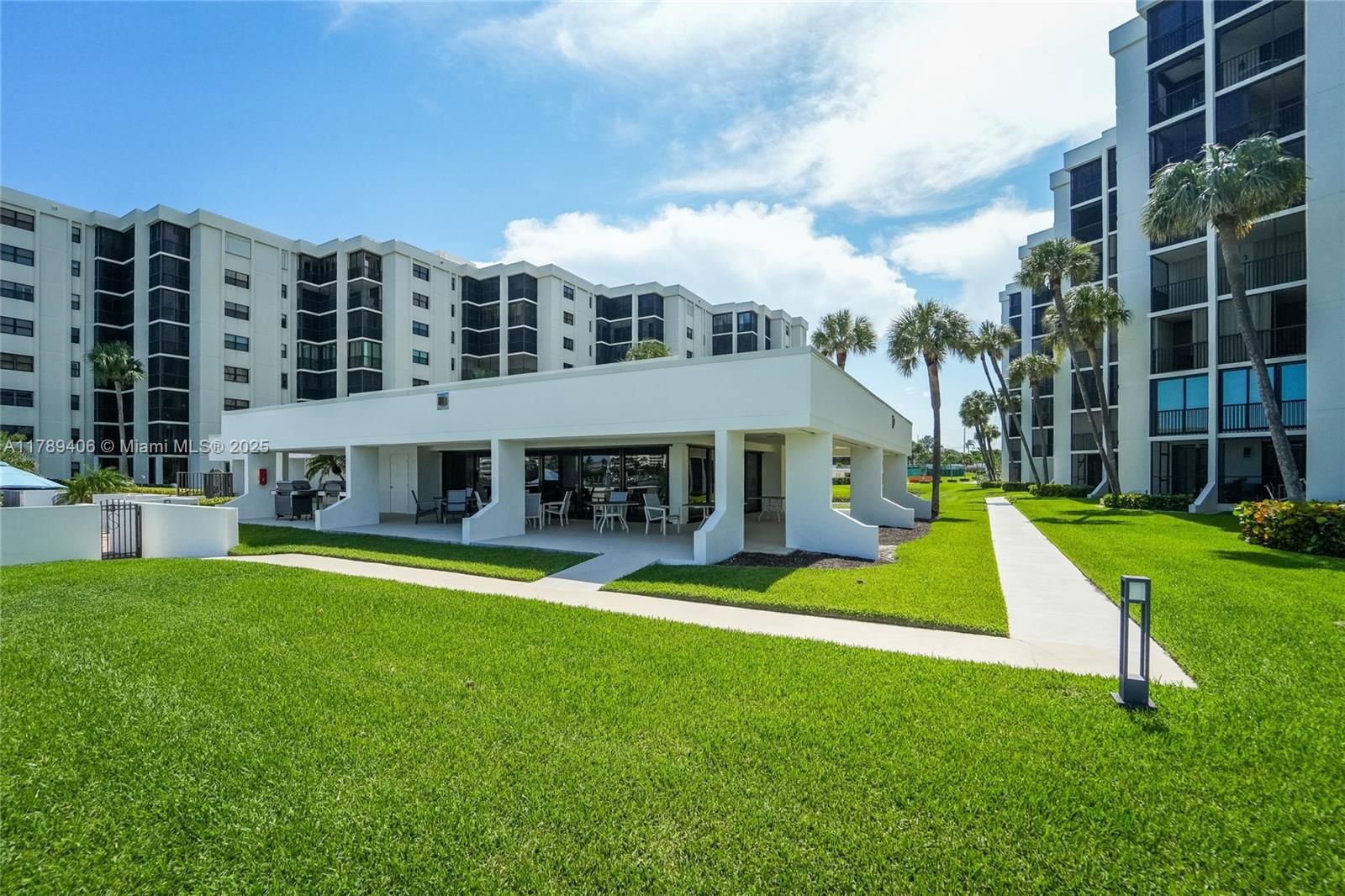 Real estate property located at 19800 Sandpointe Bay Dr #506, Palm Beach, Sandpointe Bay Condo, Tequesta, FL