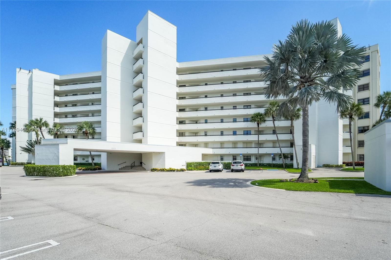 Real estate property located at 19800 Sandpointe Bay Dr #506, Palm Beach, Sandpointe Bay Condo, Tequesta, FL