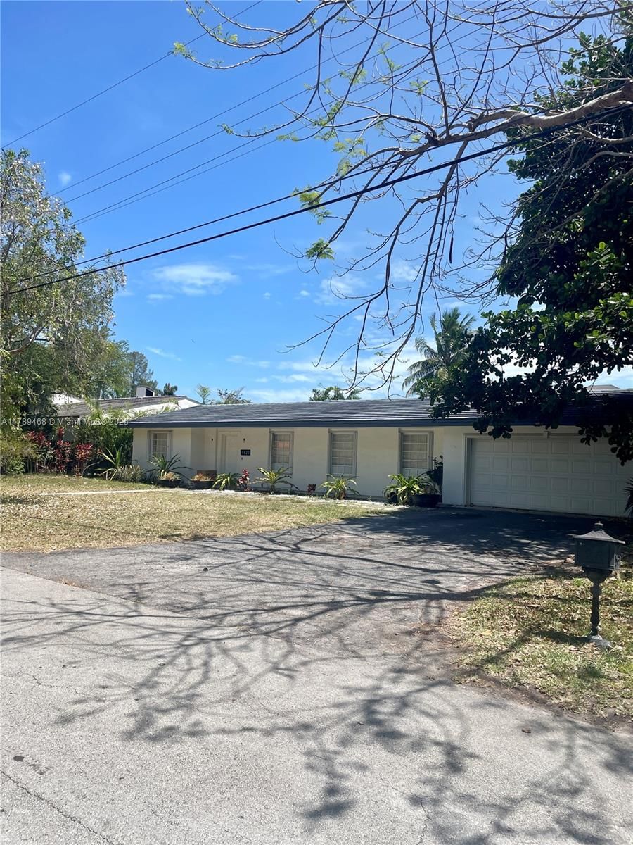 Real estate property located at 1422 Coruna Ave, Miami-dade, Coral Bay Sec A Amd Pl, Coral Gables, FL