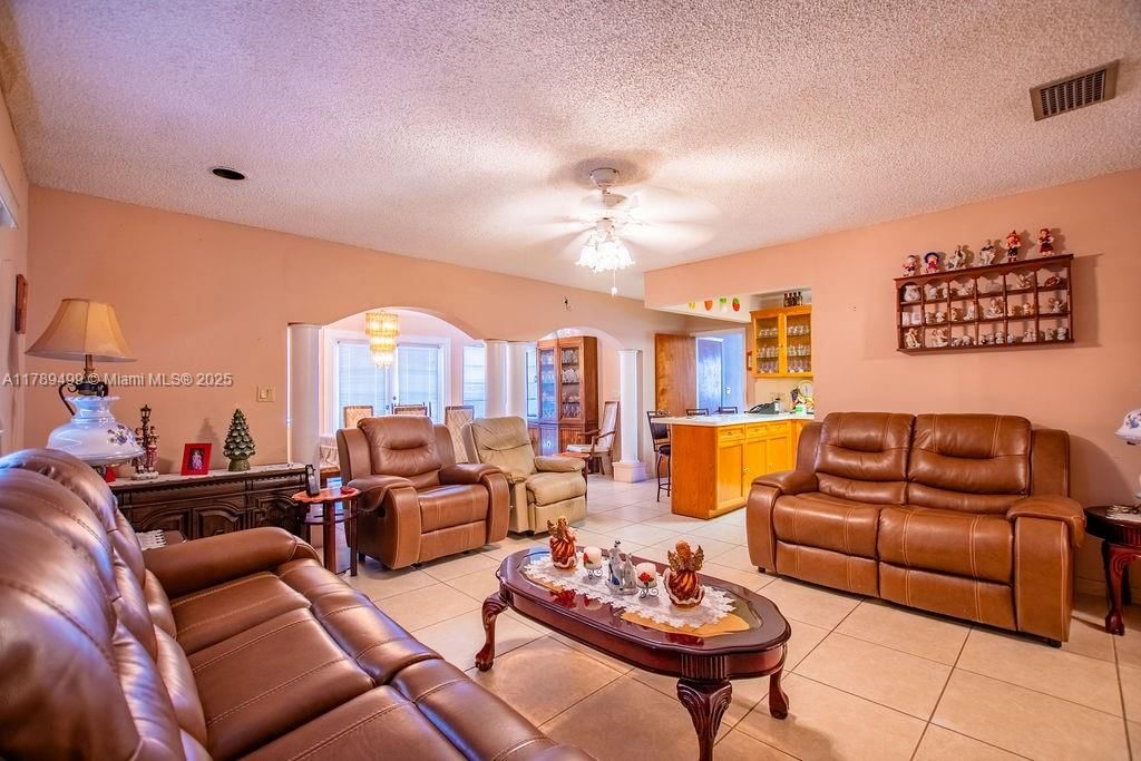 Real estate property located at 891 24th St, Miami-dade, Hialeah 13th Addn Amd Pl, Hialeah, FL