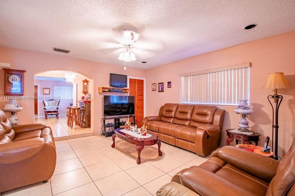 Real estate property located at 891 24th St, Miami-dade, Hialeah 13th Addn Amd Pl, Hialeah, FL