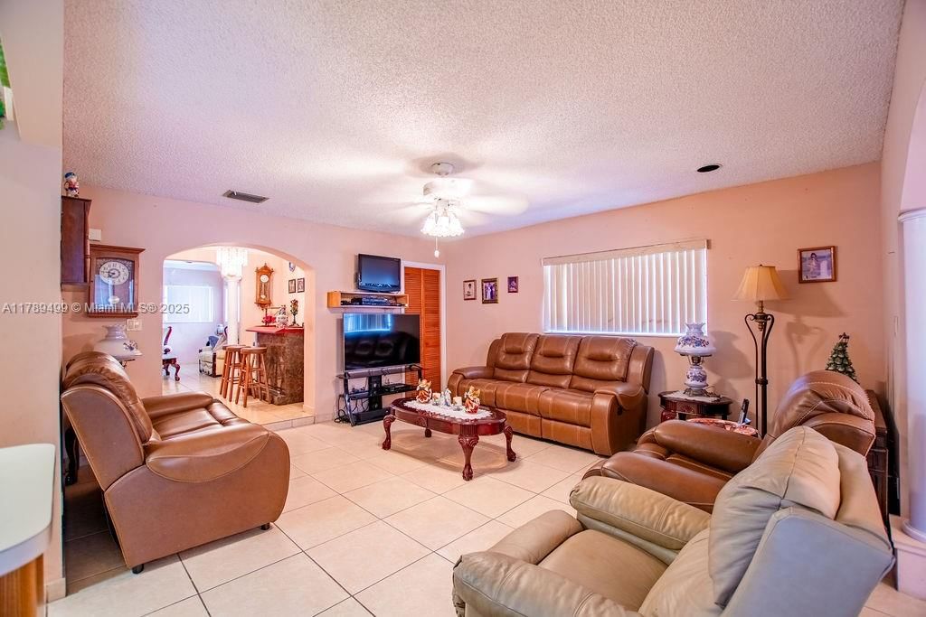 Real estate property located at 891 24th St, Miami-dade, Hialeah 13th Addn Amd Pl, Hialeah, FL