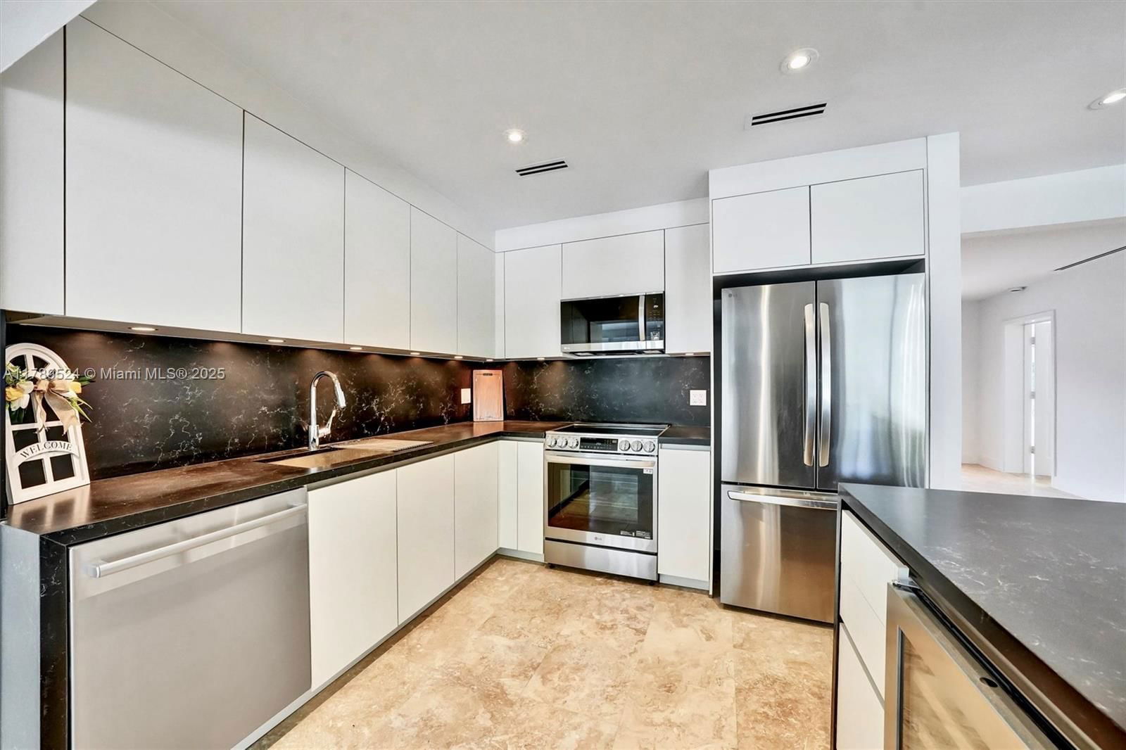 Real estate property located at 255 Ridgewood Rd, Miami-dade, Tropical Isle Homes Sub 4, Key Biscayne, FL