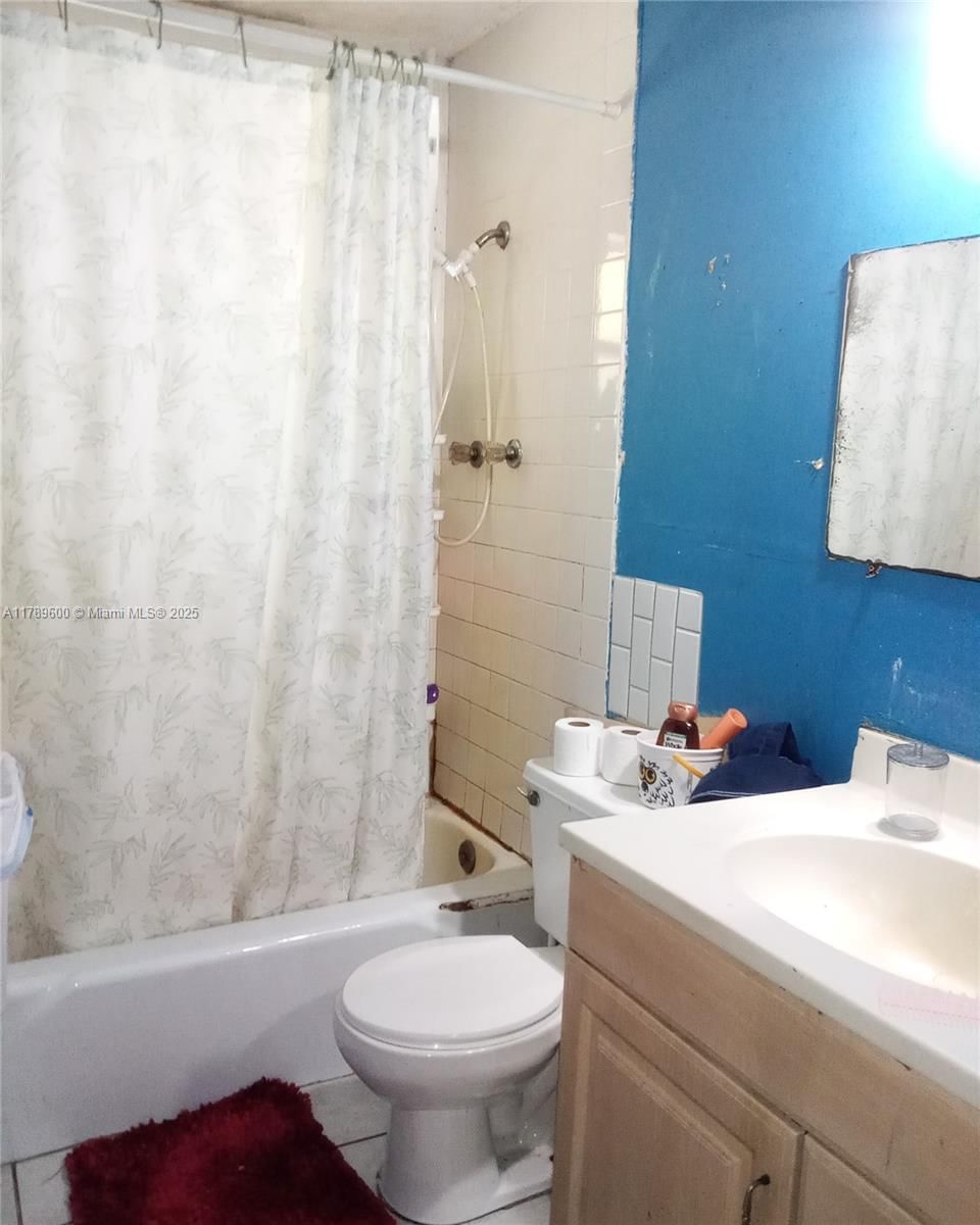 Real estate property located at 221 Serenade Dr., Other, Sun N Lakes Estate, Other City - In The State Of Florida, FL