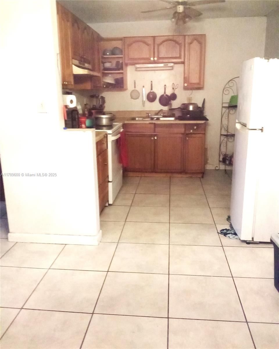Real estate property located at 221 Serenade Dr., Other, Sun N Lakes Estate, Other City - In The State Of Florida, FL