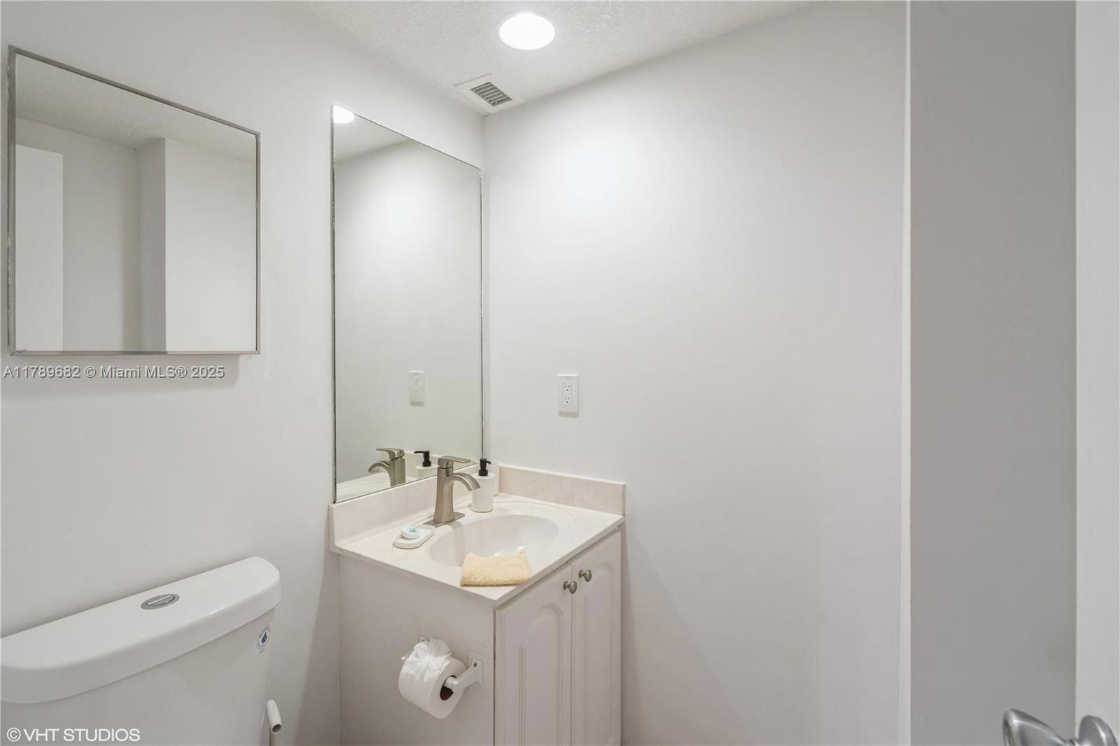 Real estate property located at 4001 Ocean Dr #2C, Broward, Sian Ocean Residences Con, Hollywood, FL