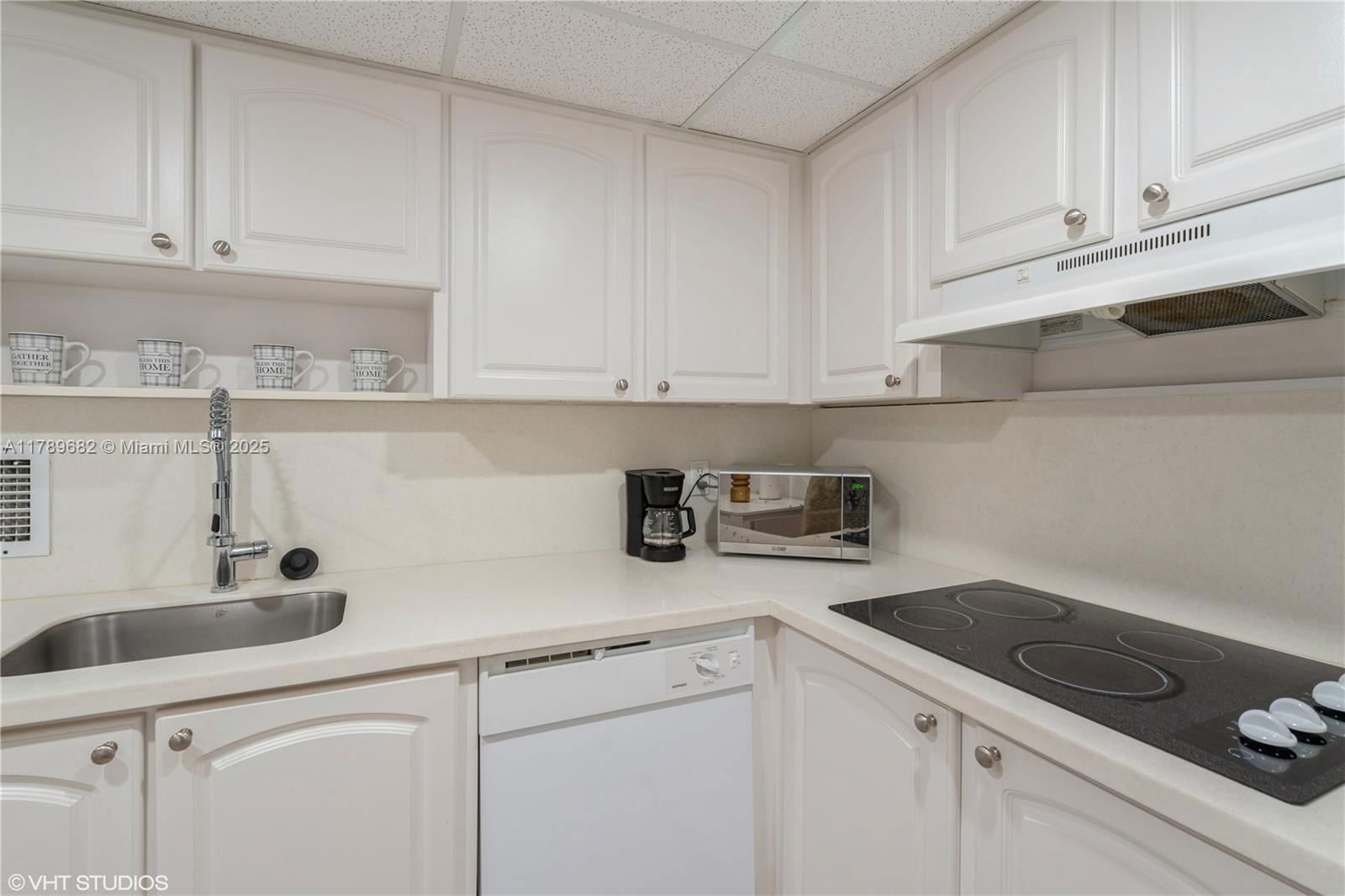 Real estate property located at 4001 Ocean Dr #2C, Broward, Sian Ocean Residences Con, Hollywood, FL