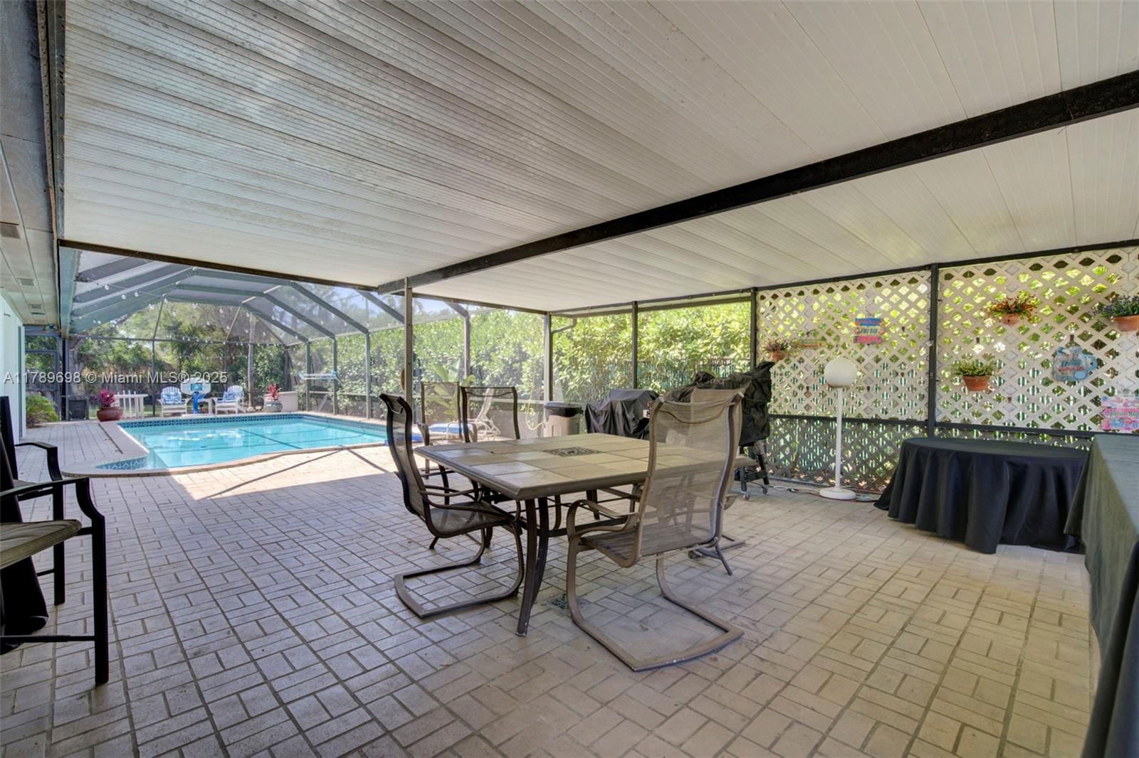Real estate property located at 16674 93rd Ct, Miami-dade, Villa Malaga, Palmetto Bay, FL