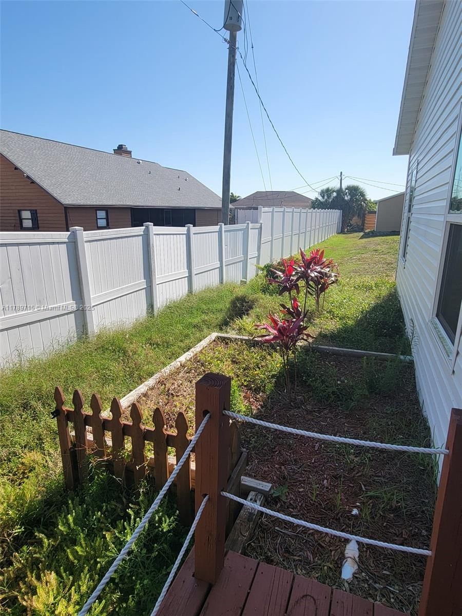 Real estate property located at 822 Diane Cir, Sarasota, 2159 - Spanish Wells, Englewood, FL