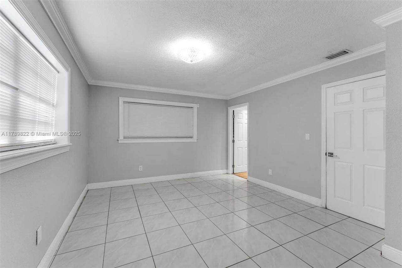 Real estate property located at 11024 51st Ter, Miami-dade, Westwood Lake 7th Addn, Miami, FL
