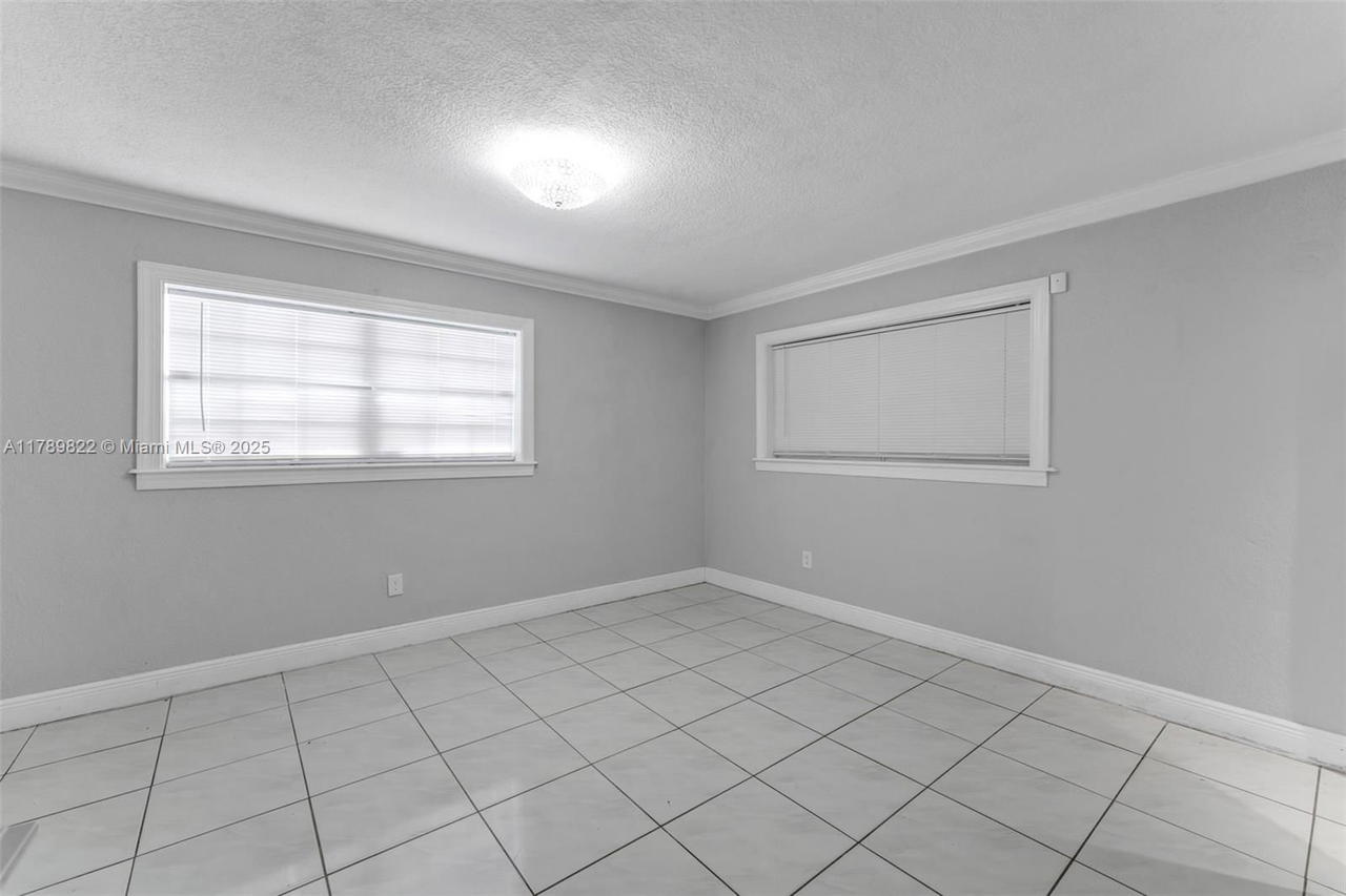 Real estate property located at 11024 51st Ter, Miami-dade, Westwood Lake 7th Addn, Miami, FL
